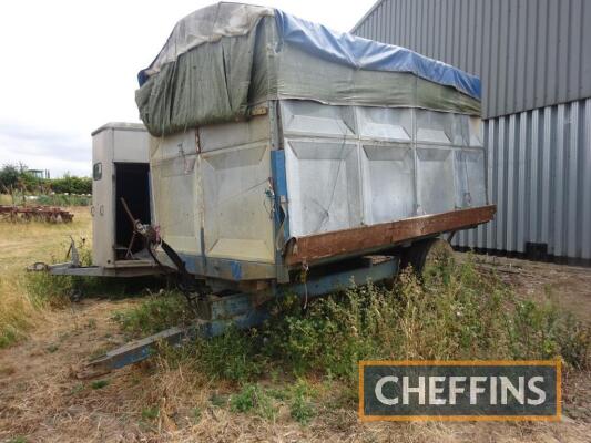 Single axle shoot trailer built on Marston 8tonne chassis