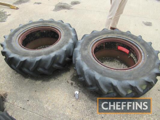 Pr. Goodyear 13.6R28 Stocks dual wheels and tyres with clamps