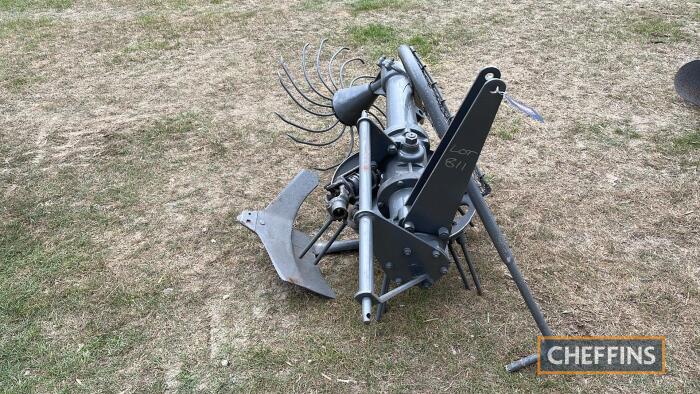 Ferguson potato spinner with badges