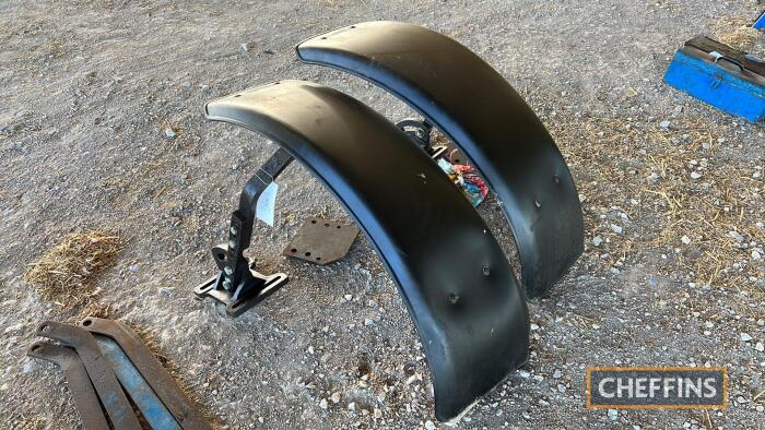 Pr. front fenders for Ford 40 Series