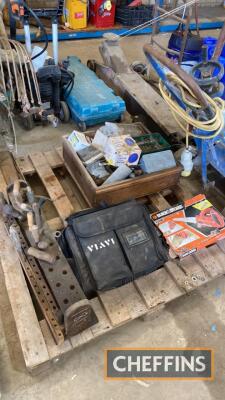 Pallet of Parts to incl saw, screws & screwdrivers UNRESERVED LOT