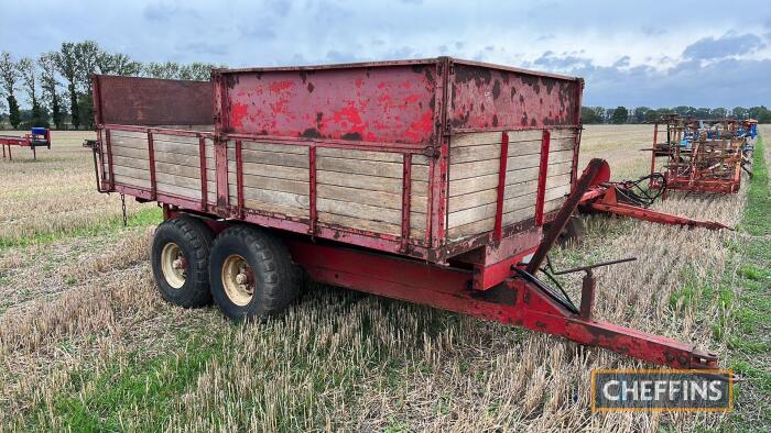 Pettit tandem axle wooden dropside trailer (missing side)