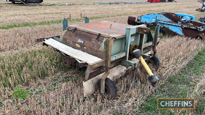 Lodgeway 3 rotor rear mounted onion topper, complete with depth control wheels