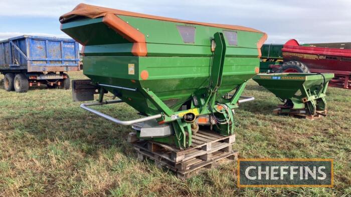 2005 Amazone ZA-M 1500 mounted fertiliser spreader Fitted with 18-24m discs, together with 24m 35 discs Serial No. ZAM0028319