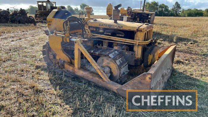 1954 CATERPILLAR D2 diesel CRAWLER TRACTOR Serial No. 5U14122 A narrow gauge with front dozer blade Serial No. 5U14122