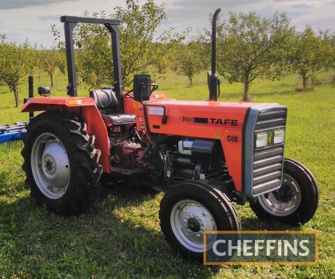 TAFE 35 DI OIB 3cylinder diesel TRACTOR Serial No. MEA36451FJ1174090 A new and unused tractor that is fitted with a Simpson S325 3cylinder diesel engine, Bosch in-line fuel injection, dual clutch, 8 forward/2 reverse gearbox, multi-disc oil immersed brake