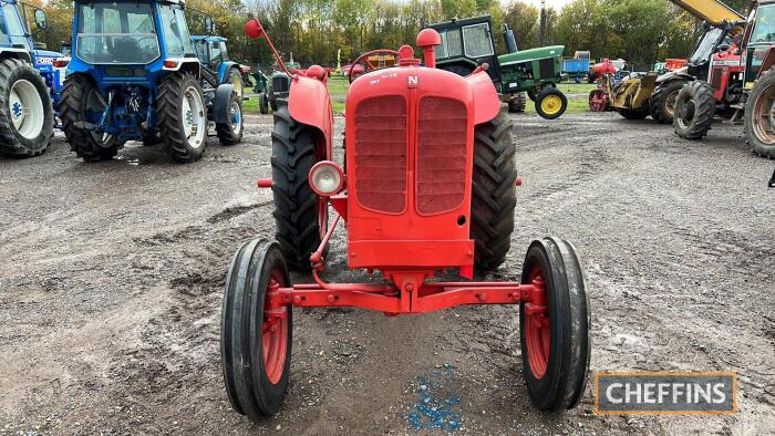 1949 NUFFIELD UNIVERSAL M3 4cylinder petrol/paraffin TRACTOR Serial No. NT1153 Fitted with hydraulic 3pt linkage and PTO