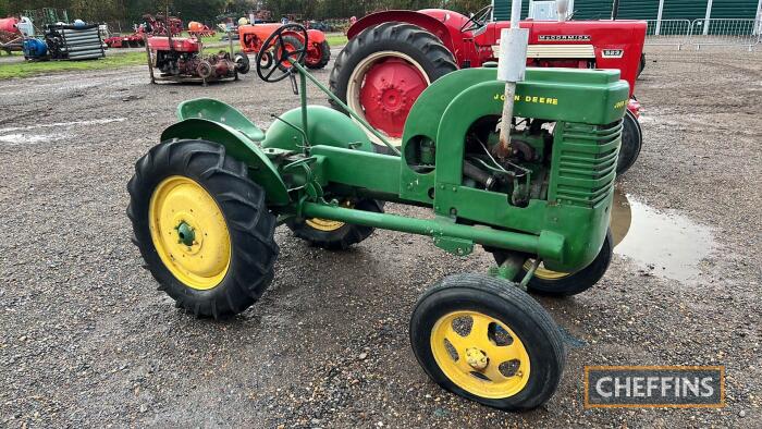 c.1941 JOHN DEERE LA 2cylinder petrol TRACTOR The vendor states, that it was running recently