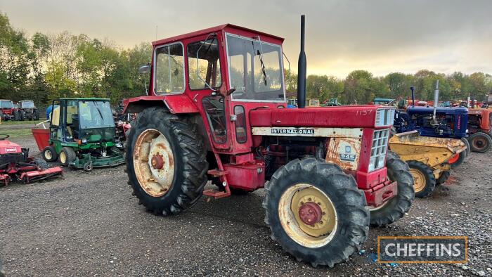 INTERNATIONAL 946 6cylinder diesel TRACTOR Serial No. D030701D003939 Fitted with cab and rear linkage