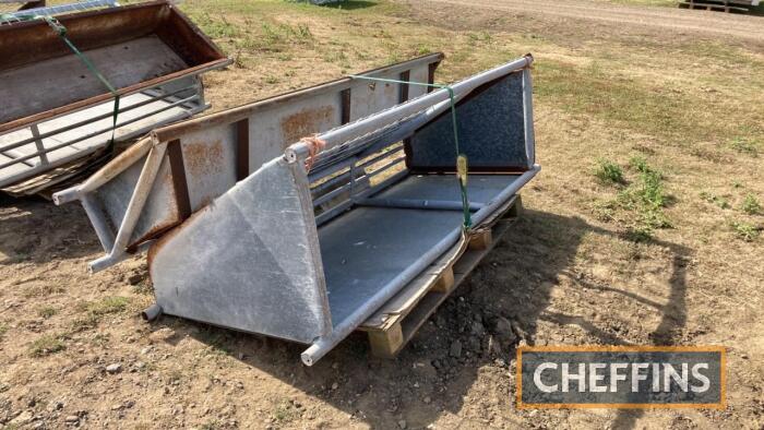 Cattle Feed Trough c/w hay rack