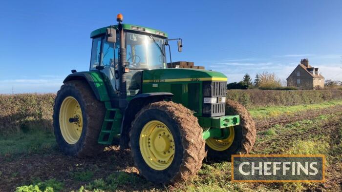 2002 JOHN DEERE 7810 PowrQuad 4wd TRACTOR Reg. No. FD02 RSX Serial No. 076243 Hours: 5,690 FDR: 11/07/2002 Included by kind permission