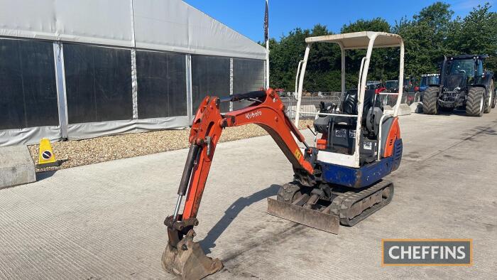 Kubota 1.5ton Mini Digger aux piped, red key available Hours: approx 3829 Ser. No. 78634