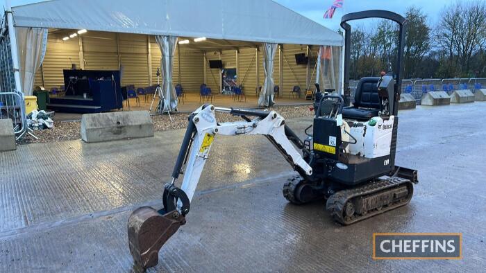 Bobcat E10 Mini Digger c/w expandable tracks