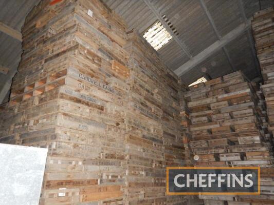 1,000no. wooden chitting trays. Located at Maisdike Yard