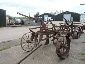 Ransomes 3furrow trailing plough (crawler plough)