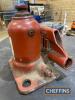 Car Jack t/w hydraulic car jack UNRESERVED LOT - 8