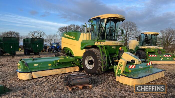 2021 KRONE Big M 450 40kph SELF-PROPELLED MOWER Fitted with autolube, guidance ready, swath mergers and fully serviced on 800/65R32 Mitas AC70N front and 600/65R28 Mitas AC65 rear wheels and tyres. Owned from new. Reg. No. PX21 AXM Serial No. WMKBM1050