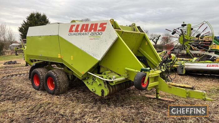 2007 Claas Quadrant 2200 trailed tandem axle baler with modified drawbar for hopper when baling chopped feed stocks Serial No. 73503137 Bale count: 38,630