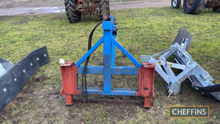 Bale Grab on pin and cone brackets