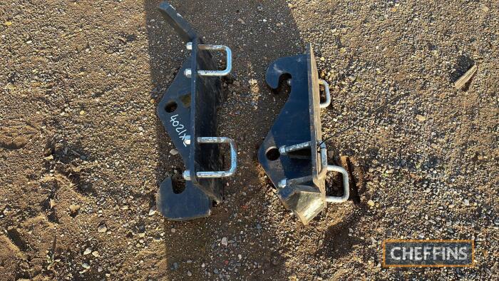 Pr. of Kramer Brackets UNRESERVED LOT