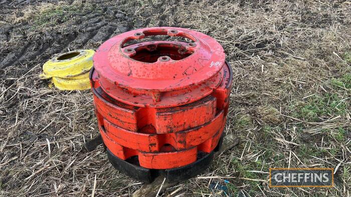 4no. 200kg Fendt wheel weights t/w 2no. mounting plates