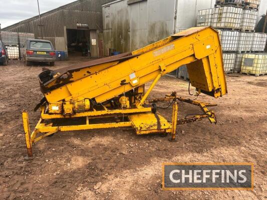 Walthambury 40BL box filler, with drop down head and slew track, flighted belt, 3 phase. Location near Taunton.