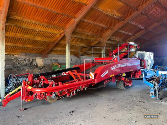 Grimme GT170s 2 row trailed potato harvester, hydraulic web drive, Half diablos with hydraulic ridge pressure control, full width digging share, hydraulic driven intake discs. 36mm front intake web, 40mm main sieve web, rocker agitation and rear rotary ag