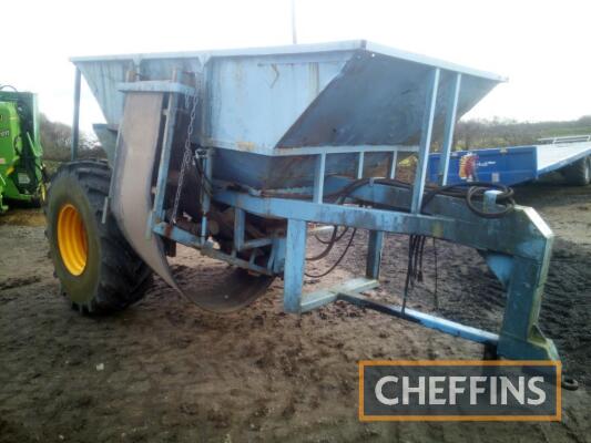 Single axle 6/7tonne gravel cart with hydraulic drive conveyor, brakes and lights on 23x26 wheels and tyres