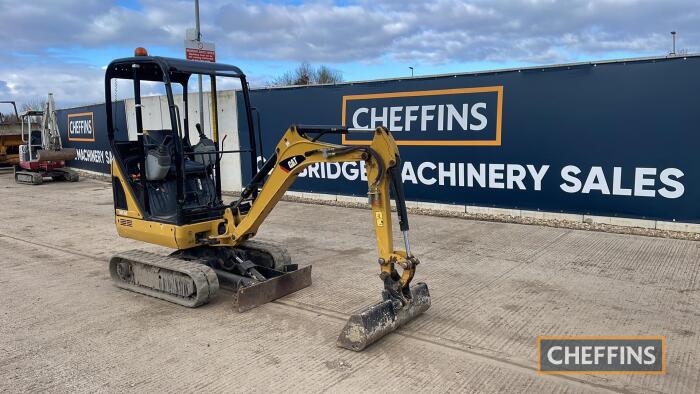 2014 Caterpillar 1.5ton Mini Digger No V5 Hours: approx 1600 Ser. No. CAT3014CCLJK01608