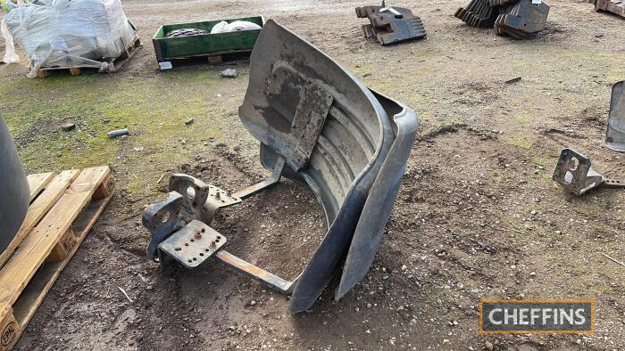 Pr. of Tractor Front Mudguards UNRESERVED LOT