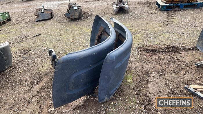 Pr. of Tractor Front Mudguards UNRESERVED LOT