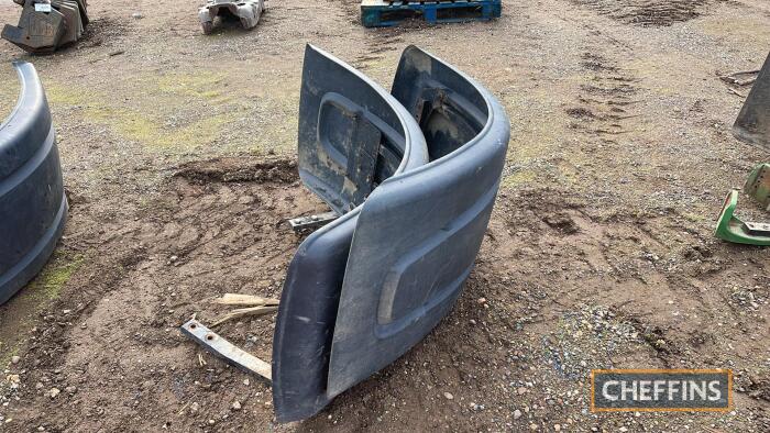 Pr. of Tractor Front Mudguards UNRESERVED LOT