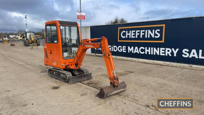 2003 Daewoo Solar Plus 015 1.5ton Mini Digger c/w full cab heater, radio, 4no. buckets Hours: approx 1160 Ser. No. 20047