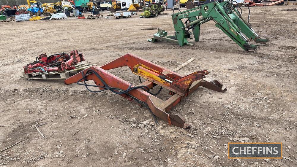 Massey Ferguson 80 Loader c/w brackets to suit MF 200-600 series Spares ...