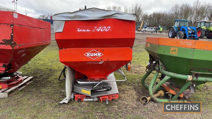 Kuhn Axera-H 1102 EMC Twin Disc Spreader c/w isobus