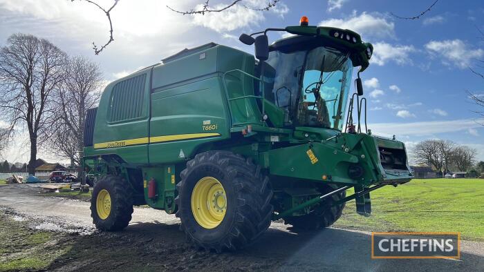 2013 JOHN DEERE T660 LL COMBINE HARVESTER Fitted with 25ft 625R header Engine Hours: 1,914 Drum Hours: 1,464