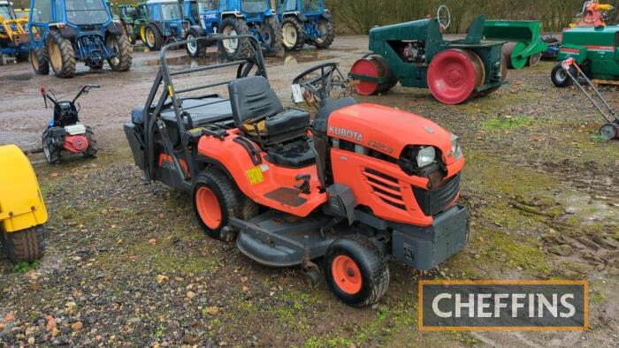 2015 Kubota G23 Diesel Mower c/w glide cut, high tip collector