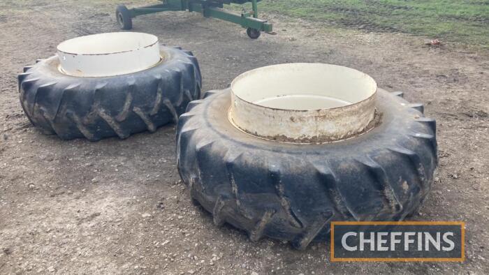 Dual wheels and tyres (New Holland centres)