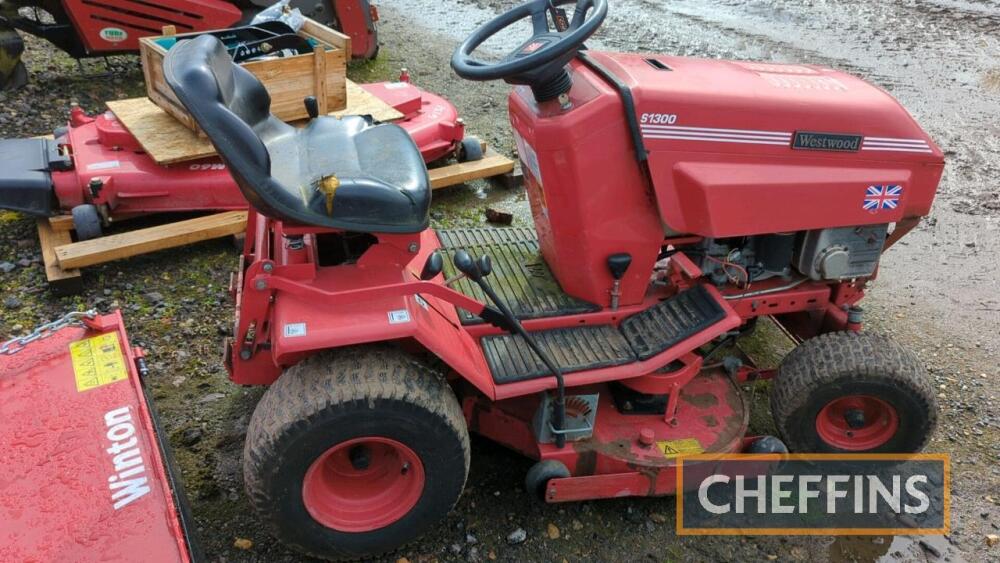 Westwood s1000 best sale ride on mower