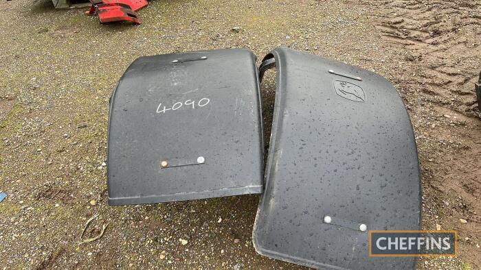 Pr. of Tractor Front Mudguards UNRESERVED LOT