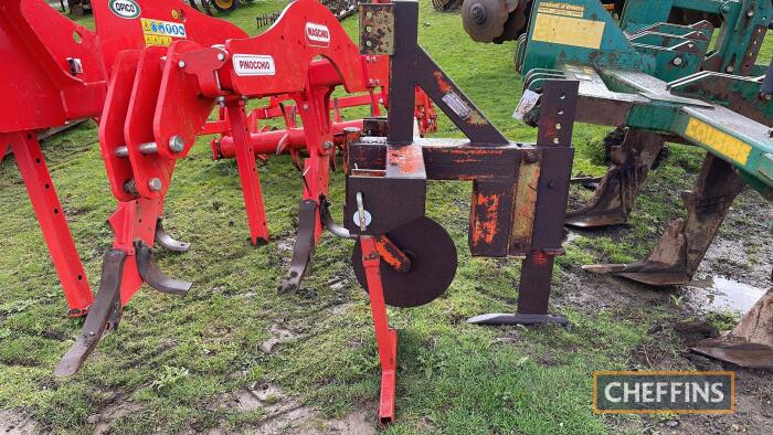 Browns Single Leg Subsoiler c/w disc