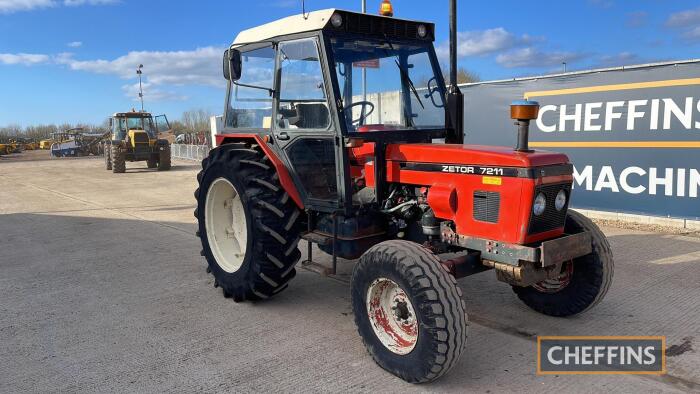 Zetor 7211 2wd Tractor c/w 16.9 R34 tyres Hours: approx 2970 Reg. No. E472 ONG