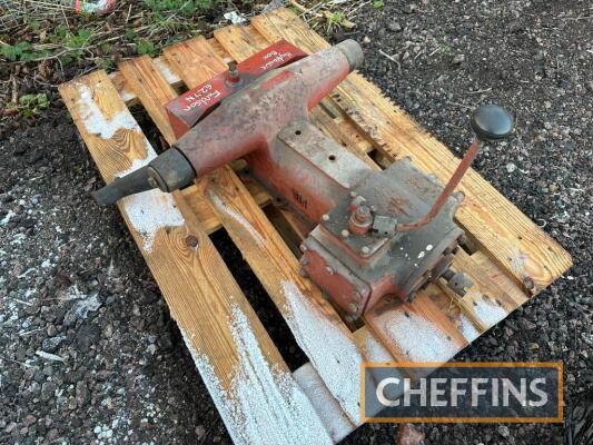 Fordson E27N hydraulic box