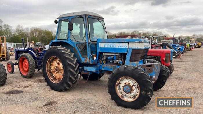 FORD TW10 4wd TRACTOR fitted with hydraulic pick up hitch and front weights, but engine not running