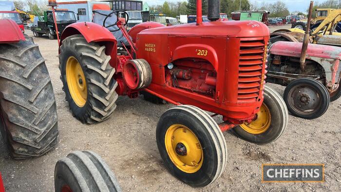 1944 MASSEY-HARRIS 203 6cylinder diesel TRACTOR Reg. No. KFF 561 Serial No. SABTVR03724025458 Fitted with an inline 6cylinder engine. Reported by the vendor to be in running order