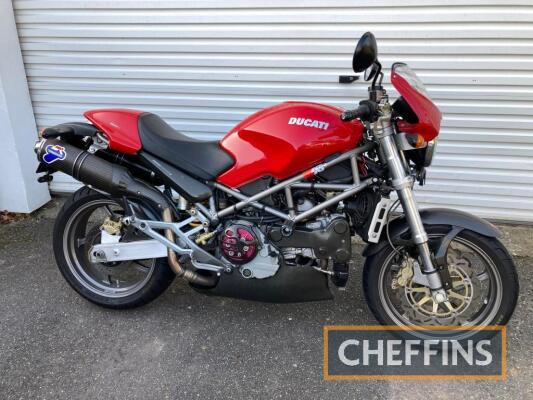 2002 916cc Ducati 916 S4 ex Monster S4 Challenge MOTORCYCLE Reg. No. KX51 TXK Frame No. ZDMM400AA1B005752 Engine No. ZDM916W4D-005729 In late 2001 Ducati UK and BMP announced their intention to run the premier support series for the British Superbike Cham