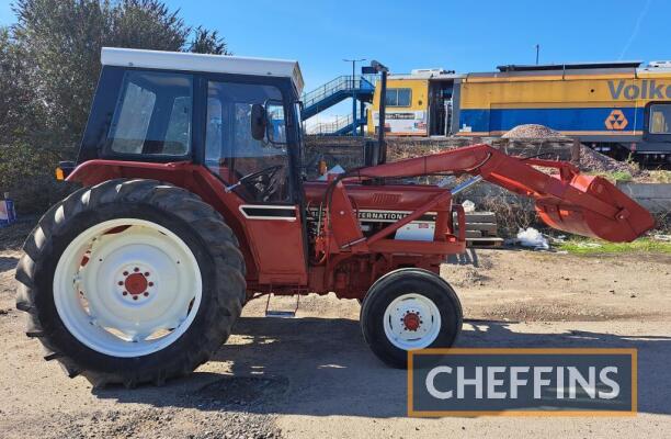 1981 INTERNATIONAL 484 3cylinder diesel TRACTOR Reg. No. XFW 814X Fitted with a front loader