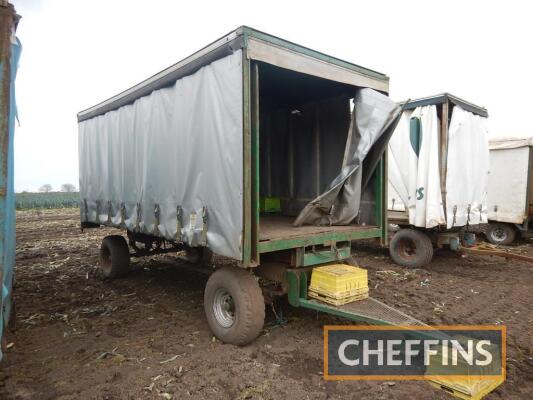 4 wheel turntable produce trailer