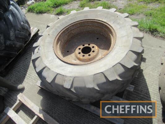 16.9 R28 wheels & tyres, 2no. 20.5-25 wheels & tyres and a 13.6 R28 wheel & tyre (Ex Ford loading shovel)