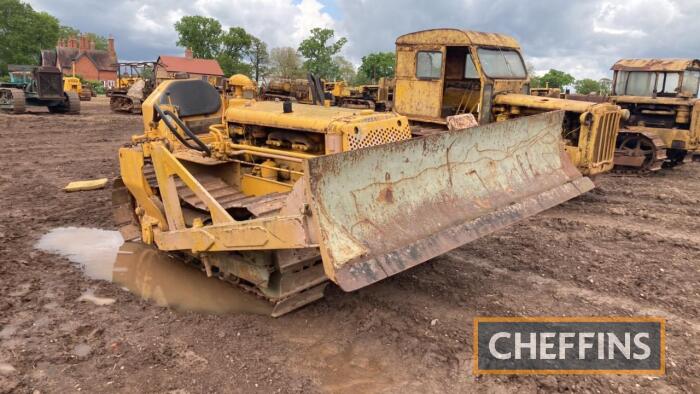 CATERPILLAR D2 4cylinder diesel CRAWLER TRACTOR Fitted with dozer blade. Electric donkey engine start. Serial No. 5U16644